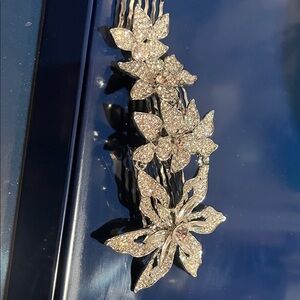 Elegant Silver Floral Hair Clip